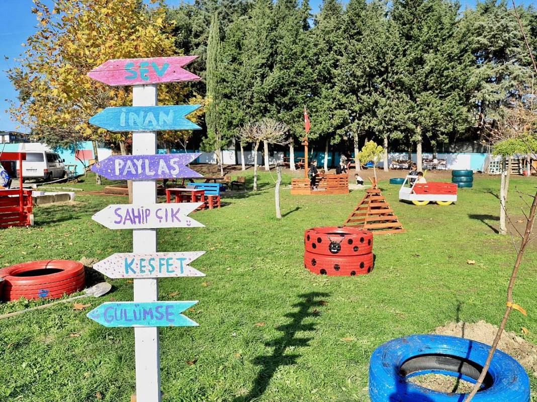 İETT'den çocuklara armağan: Eski otobüs malzemeleriyle oyun parkı yaptılar 5